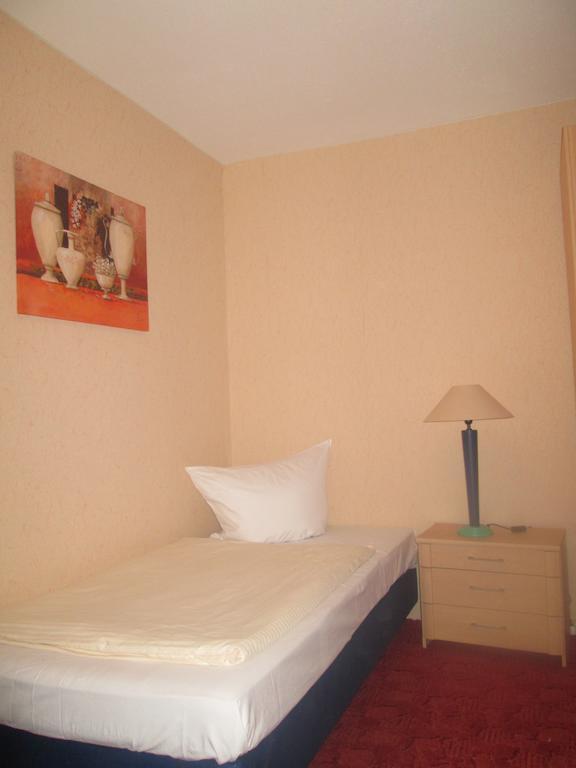 Gruener Baum Nuernberg Brunn Hotel Buitenkant foto